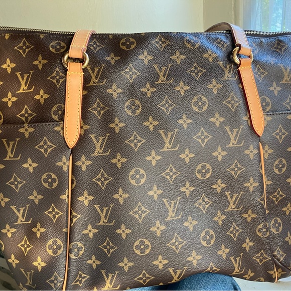 Louis Vuitton monogram Totally GM size bag. Like new excellent condition,No odor - Picture 14 of 15